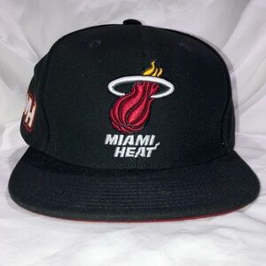 Mitchell & Ness Men’s Miami Heat Basketball Adjustable Snap Back Black Hat Cap